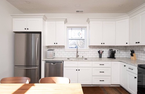 Crescent Hill Condo | Lovely 3BR/1BA PRIME Location!