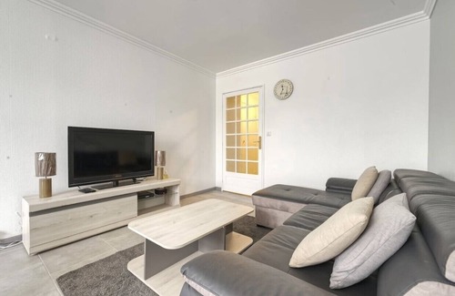 Quartier Sapins-Chatelet-Lombardie Apartment | Lovely 4 bedroom apartment with free parkingn