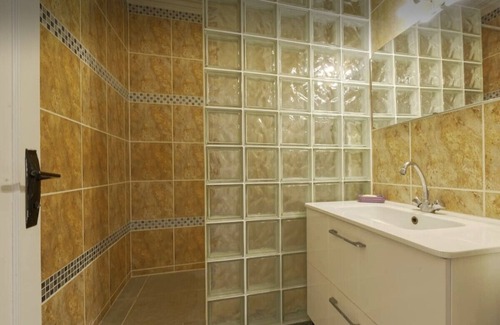 Quartier Sapins-Chatelet-Lombardie Apartment | Lovely 4 bedroom apartment with free parkingn