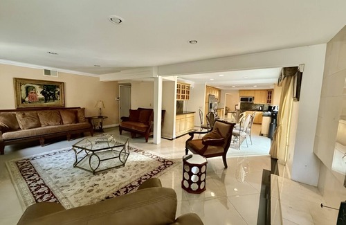 Upland House | Lovely 4-bedroom house in Upland with WiFi and AC