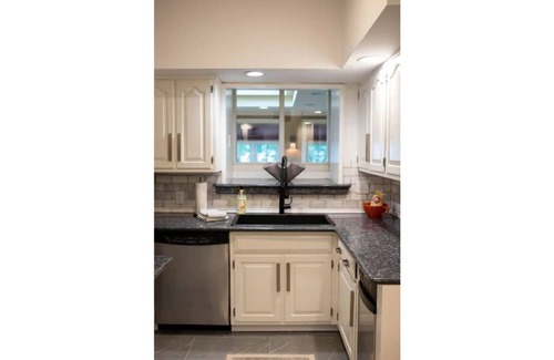 Scranton Apartment | Lovely 4 bedroom rental with spacious master suite