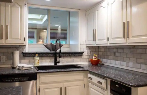 Scranton Apartment | Lovely 4 bedroom rental with spacious master suite