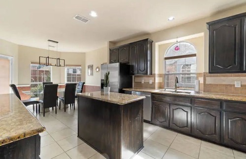 Grand Prairie House | Lovely 5 BR|GAMEROOM| Cowboys🌟Stadium, Six Flags🎢