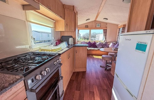 Mappleton House | Lovely 6 berth caravan at Skipsea Sands Park in Yorkshire ref 41053SF