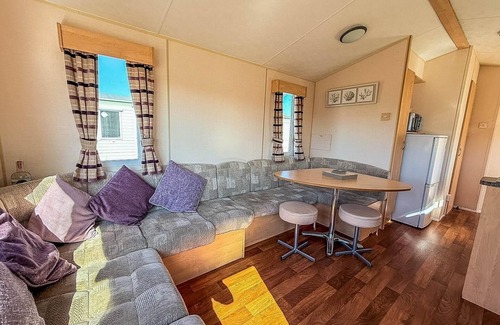 Mappleton House | Lovely 6 berth caravan at Skipsea Sands Park in Yorkshire ref 41053SF