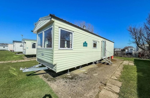 Mappleton House | Lovely 6 berth caravan at Skipsea Sands Park in Yorkshire ref 41053SF