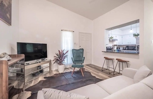 Anderson Mill Apartment | Lovely and modern two bedroom condo