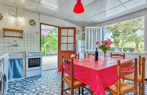 Jau-Dignac-et-Loirac House | Lovely apartment in villa for 5 people with WIFI, TV and terrace
