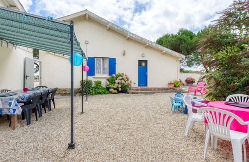Jau-Dignac-et-Loirac House | Lovely apartment in villa for 5 people with WIFI, TV and terrace