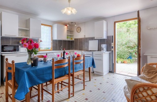 Jau-Dignac-et-Loirac House | Lovely apartment in villa for 5 guests with WIFI, TV and parking