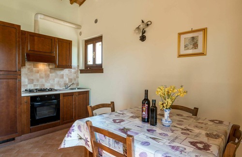Scansano Villa | Lovely apartment in villa for 6 people with pool, WIFI, TV, patio, pets allowed and parking