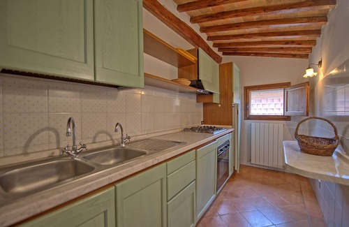 Monteroni d'Arbia Apartment | Lovely apartment for 5 people with pool, WIFI, panoramic view and parking, close to Siena