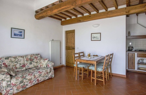 Sesto Fiorentino Villa | Lovely apartment in villa for 3 guests with WIFI, pool, TV, terrace, pets allowed and parking