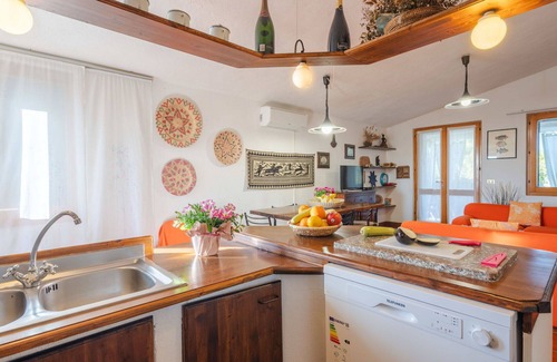 Paduledda Apartment | Lovely apartment for 6 people with WIFI, A/C, TV, terrace and parking