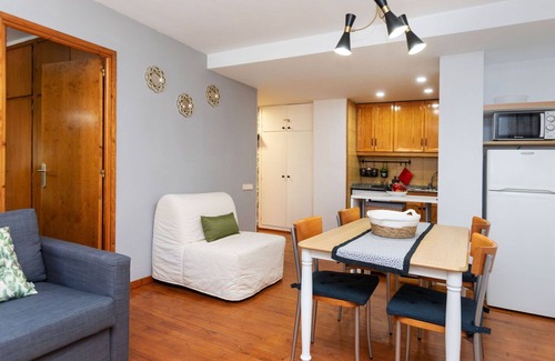 Taull Apartment | Lovely apartment for 4 people with pool, TV and parking