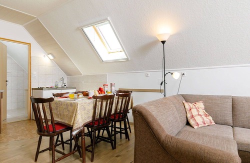 Velence Apartment | Lovely apartment for 4 people with WIFI, A/C, TV, terrace and parking