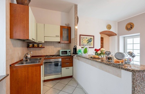 Castell'Alfero Apartment | Lovely apartment for 4 people with pool, WIFI, TV, patio and parking