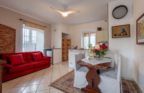 Castell'Alfero Apartment | Lovely apartment for 4 people with pool, WIFI, TV, patio and parking