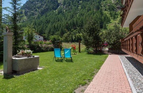 Saas Almagell Apartment | Lovely apartment for 5 guests with WIFI, TV and balcony