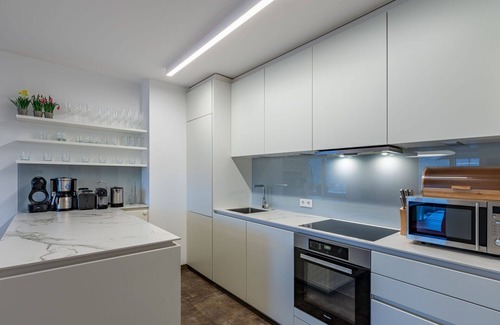 Annenheim Apartment | Lovely apartment for 6 guests with WIFI, TV, balcony, pets allowed and panoramic view