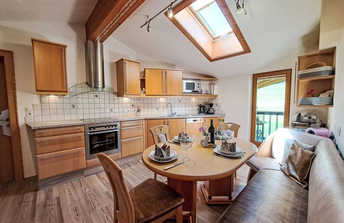 Muhlthal Apartment | Lovely apartment for 8 guests with WIFI, TV and balcony