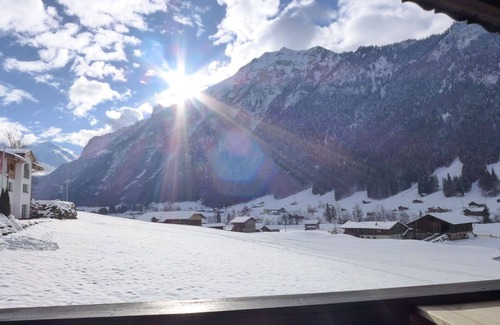 Kandergrund Apartment | Lovely apartment for 4 people with WIFI, TV, balcony, pets allowed, panoramic view and parking