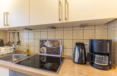 Sehestedt Apartment | Lovely apartment for 4 guests with WIFI, TV, terrace, pets allowed and parking