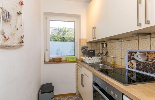 Sehestedt Apartment | Lovely apartment for 4 guests with WIFI, TV, terrace, pets allowed and parking