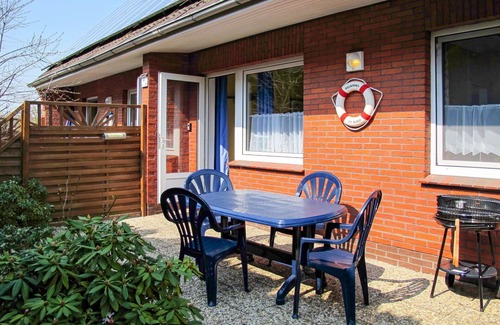 Sehestedt Apartment | Lovely apartment for 4 guests with WIFI, TV, terrace, pets allowed and parking