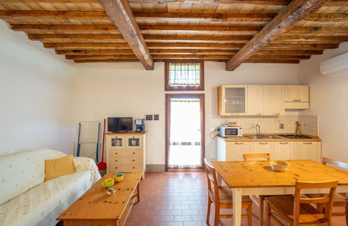 Montebonello Apartment | Lovely apartment for 4 guests with A/C, pool, WIFI, TV, pets allowed, panoramic view and parking
