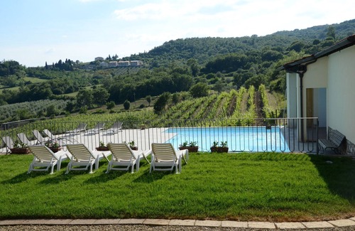 Capolona Apartment | Lovely apartment for 2 people with pool, WIFI, TV, pets allowed and parking, close to Arezzo