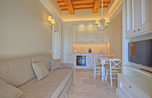 Cerreto Guidi Apartment | Lovely apartment for 3 people with pool, WIFI, A/C, TV, panoramic view and parking