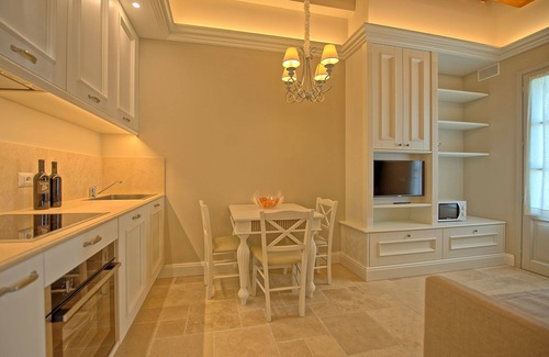 Cerreto Guidi Apartment | Lovely apartment for 3 people with pool, WIFI, A/C, TV, panoramic view and parking