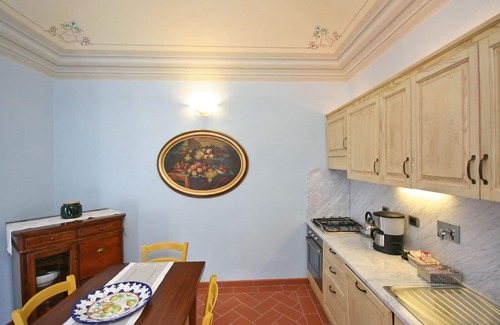 Volterra Apartment | Lovely apartment for 4 guests with WIFI, pool, TV, pets allowed and parking, close to San Gimign.