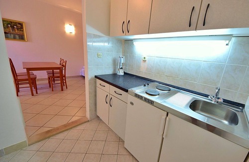 Stankovici Apartment | Lovely apartment for 4 people with A/C, pool, WIFI, TV, terrace and pets allowed
