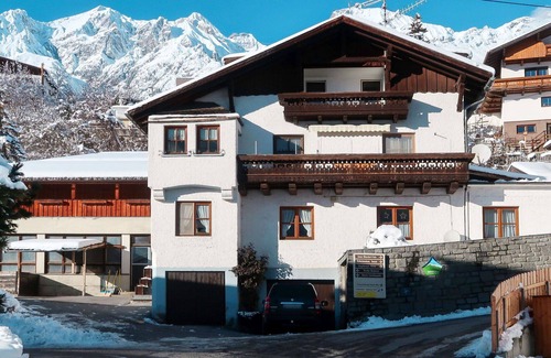 Grins Apartment | Lovely apartment for 5 guests with WIFI, TV, balcony and parking