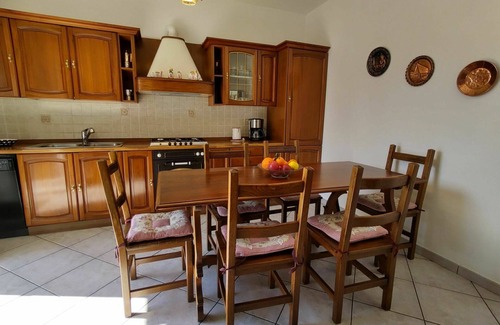 Luino Apartment | Lovely apartment for 5 people with WIFI, TV, terrace and pets allowed