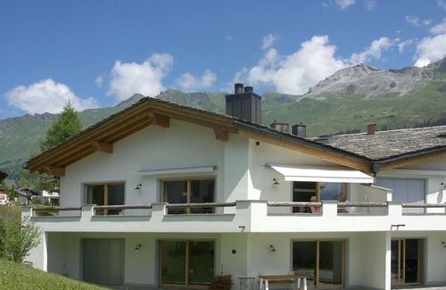 Valbella Apartment | Lovely apartment for 6 guests with WIFI, TV and balcony