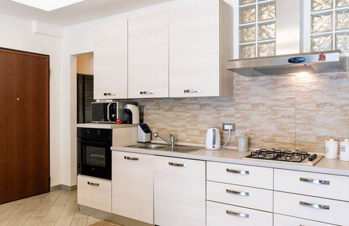 Ceriale Apartment | Lovely apartment for 6 people with WIFI, A/C, terrace and parking