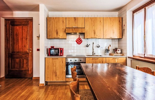 Sant'Antonio di Mavignola Apartment | Lovely apartment for 6 people with TV, balcony and parking