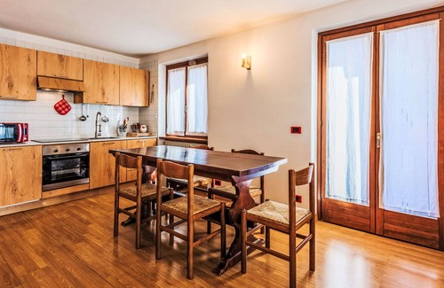 Sant'Antonio di Mavignola Apartment | Lovely apartment for 6 people with TV, balcony and parking