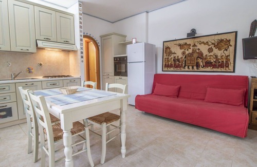 Fondi Apartment | Lovely apartment for 6 people with WIFI, A/C, TV, terrace, pets allowed and parking