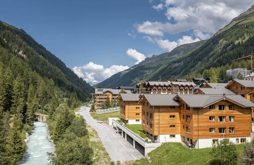 Zinal Apartment | Lovely apartment for 8 guests with WIFI, TV, pets allowed and parking