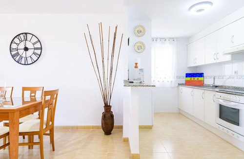 El Grau de Moncofa Apartment | Lovely apartment for 5 people with WIFI, pool, TV, terrace, pets allowed and parking