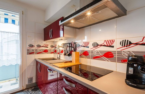Convention Apartment | Lovely apartment for 4 people with A/C, TV, balcony and parking