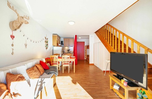 Les Bottieres Apartment | Lovely apartment for 6 guests with pool, internet, TV, balcony, pets allowed and parking