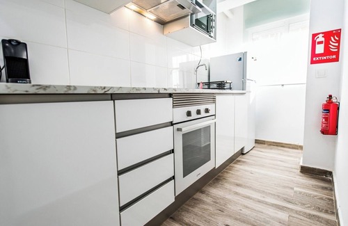 Timon Apartment | Lovely apartment in Barajas by beBalmy