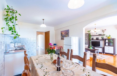 Zavalatica Apartment | Lovely apartment in Cara with WiFi