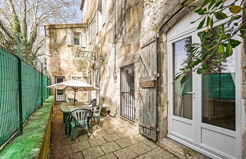 Costieres Apartment | Lovely apartment in Nîmes with WiFi