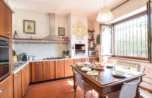 Rogno Apartment | Lovely apartment in Rogno with WiFi